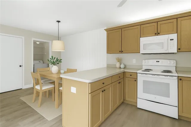 $225,000 | 465 East Waverly Place, Unit 8B, Vero Beach, FL 32960