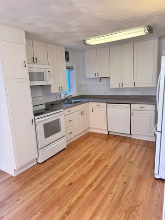 $2,900 | 9 Claremont Terrace, Unit 1, Swampscott, MA 01907