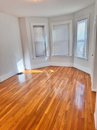 $2,900 | 9 Claremont Terrace, Unit 1, Swampscott, MA 01907