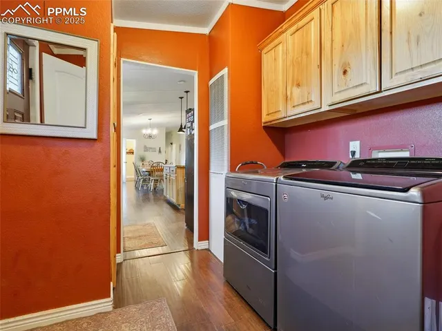 a view of kitchen with washer and dryer