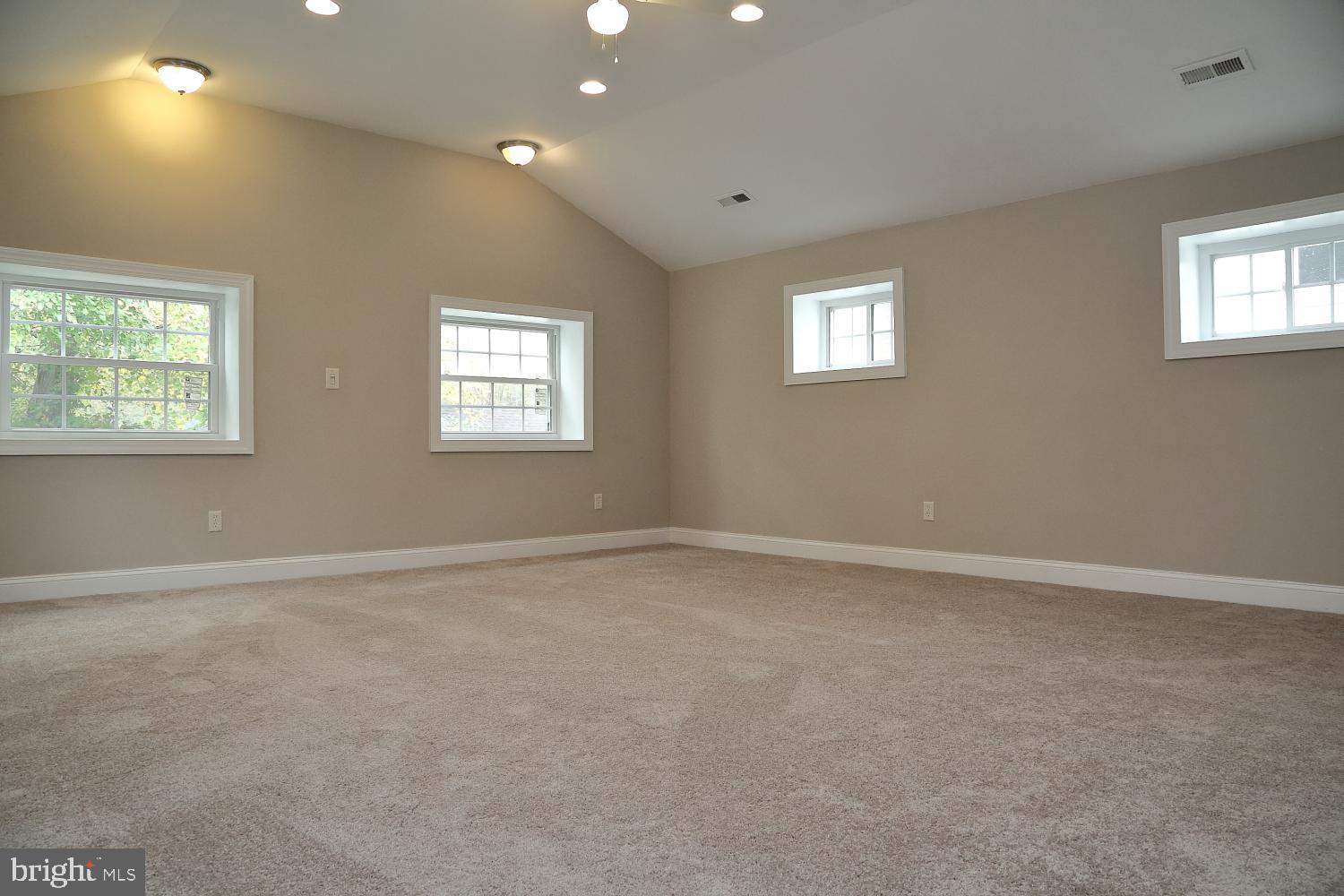1002 Cedar Creek Road Baltimore, MD 21221 - Photo 14 of 37