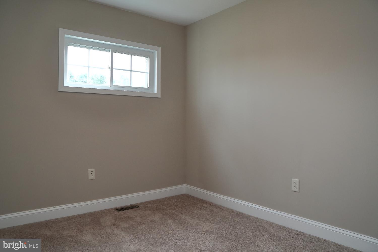 1002 Cedar Creek Road Baltimore, MD 21221 - Photo 22 of 37