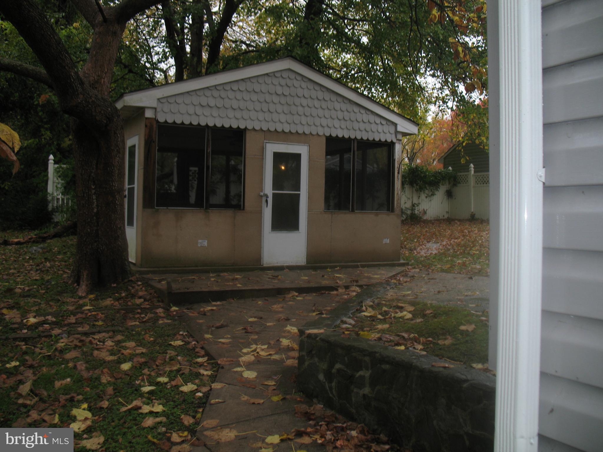 1002 Cedar Creek Road Baltimore, MD 21221 - Photo 6 of 37