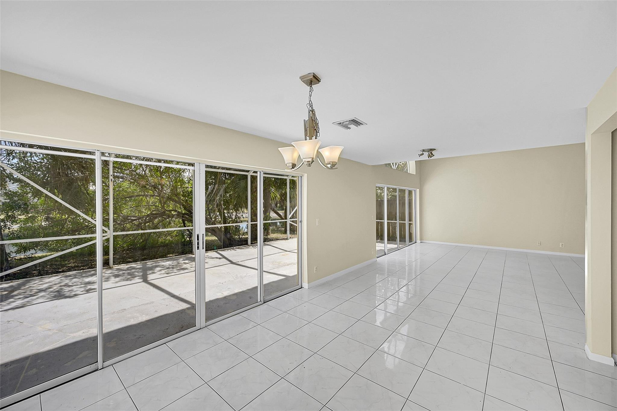 21390 Sawmill Court Boca Raton, FL 33498 - Photo 11 of 38 Photo 11