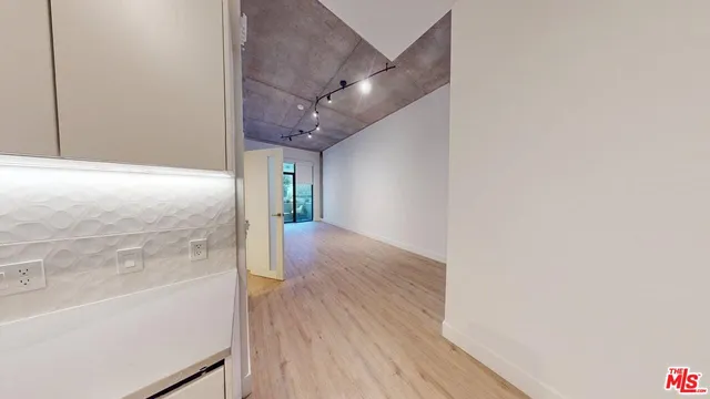 $3,553 | 414 North Orange Street, Unit 204, Glendale, CA 91203