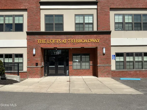 $1,700 | 733 Broadway, Unit 105, Albany, NY 12207