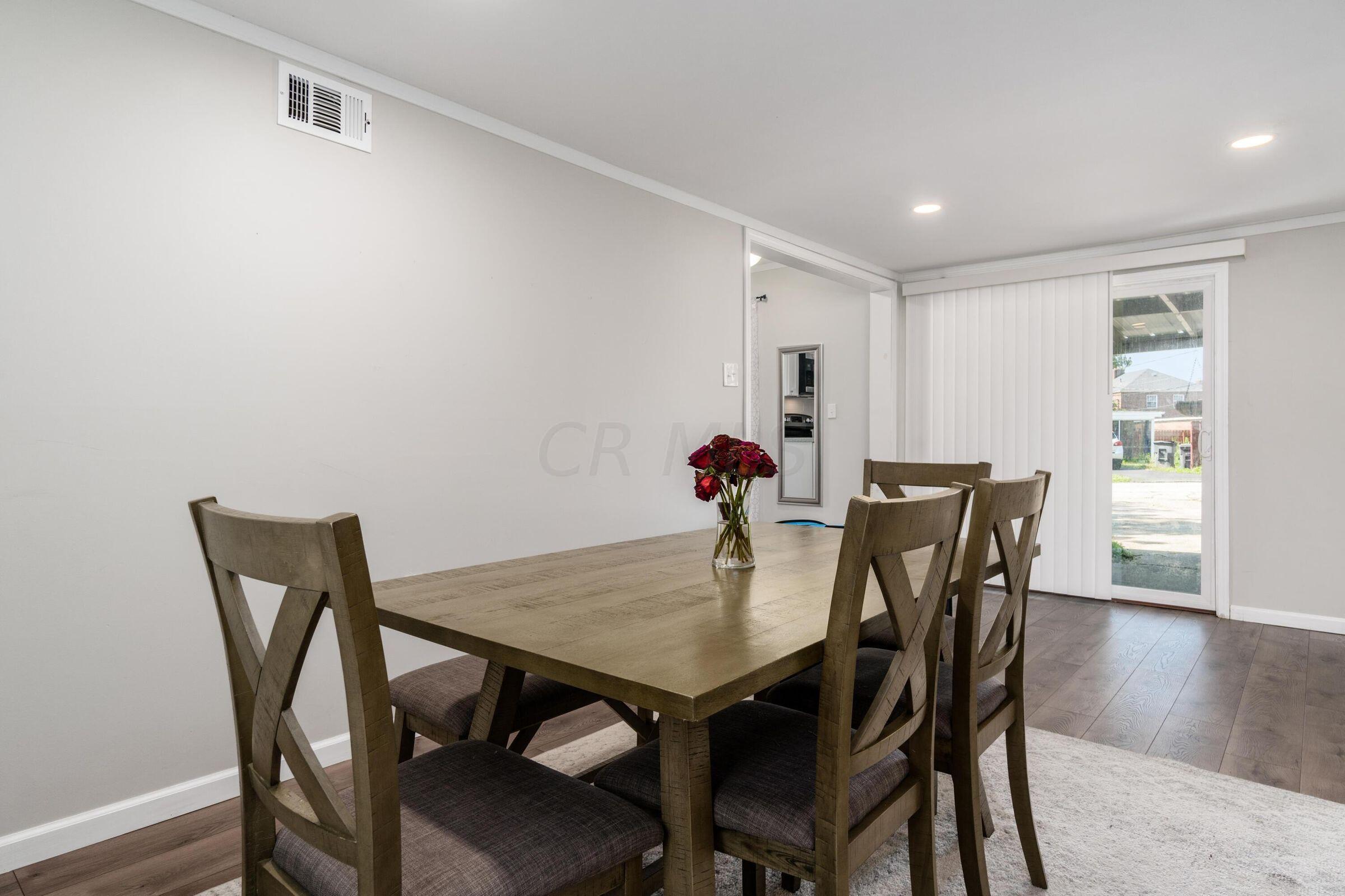 209 South Hampton Road Columbus, OH 43213 - Photo 24 of 32 BC310A06-4D17-4610-A973-987C5E7C3CB6