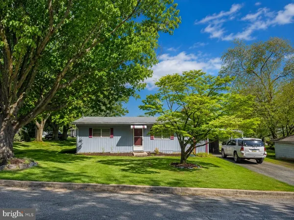 $230,000 | 221 North Market Avenue, Mount Joy, PA 17552