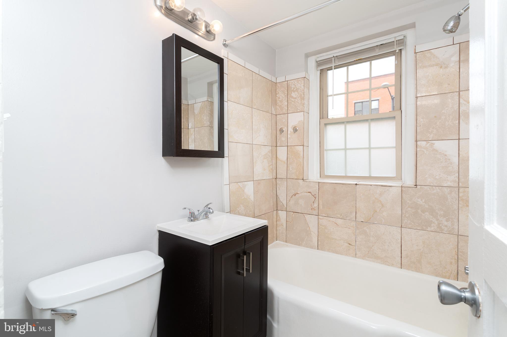 2415 Ontario Road Northwest, Unit 102 Washington, DC 20009 - Photo 3 of 27 Bathroom