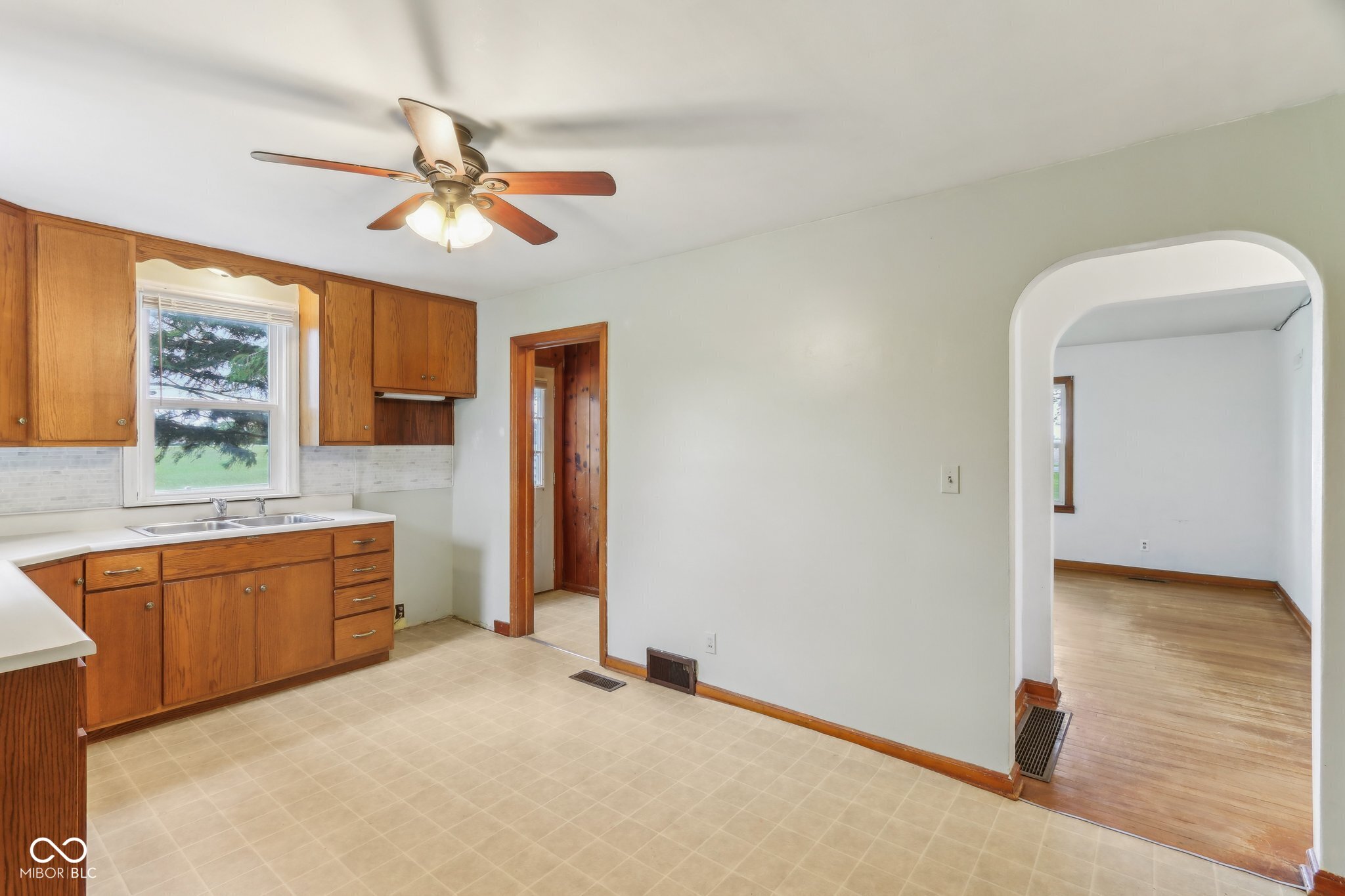 6012 625 West Pendleton, IN 46064 - Photo 11 of 44