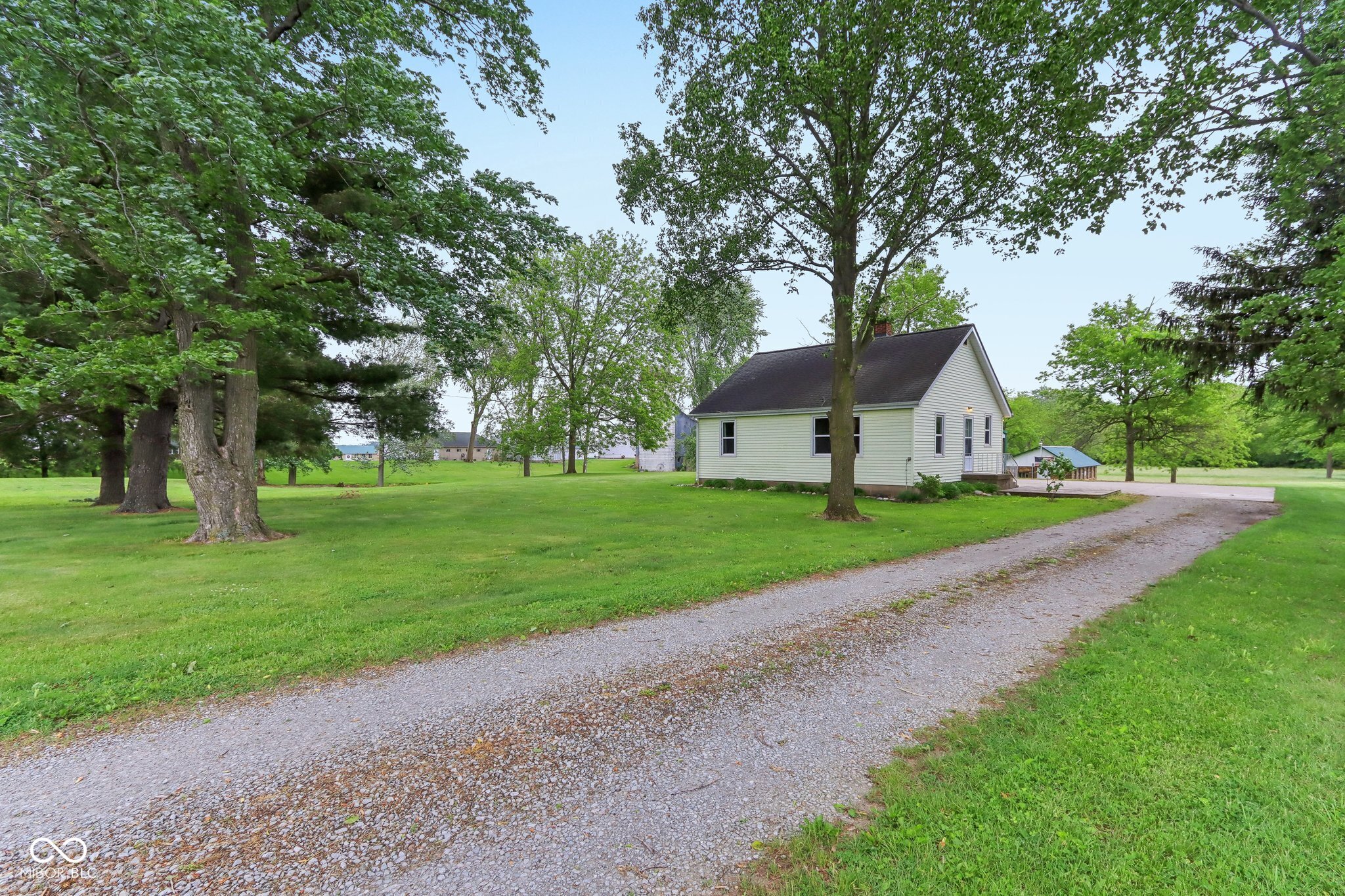 6012 625 West Pendleton, IN 46064 - Photo 3 of 44