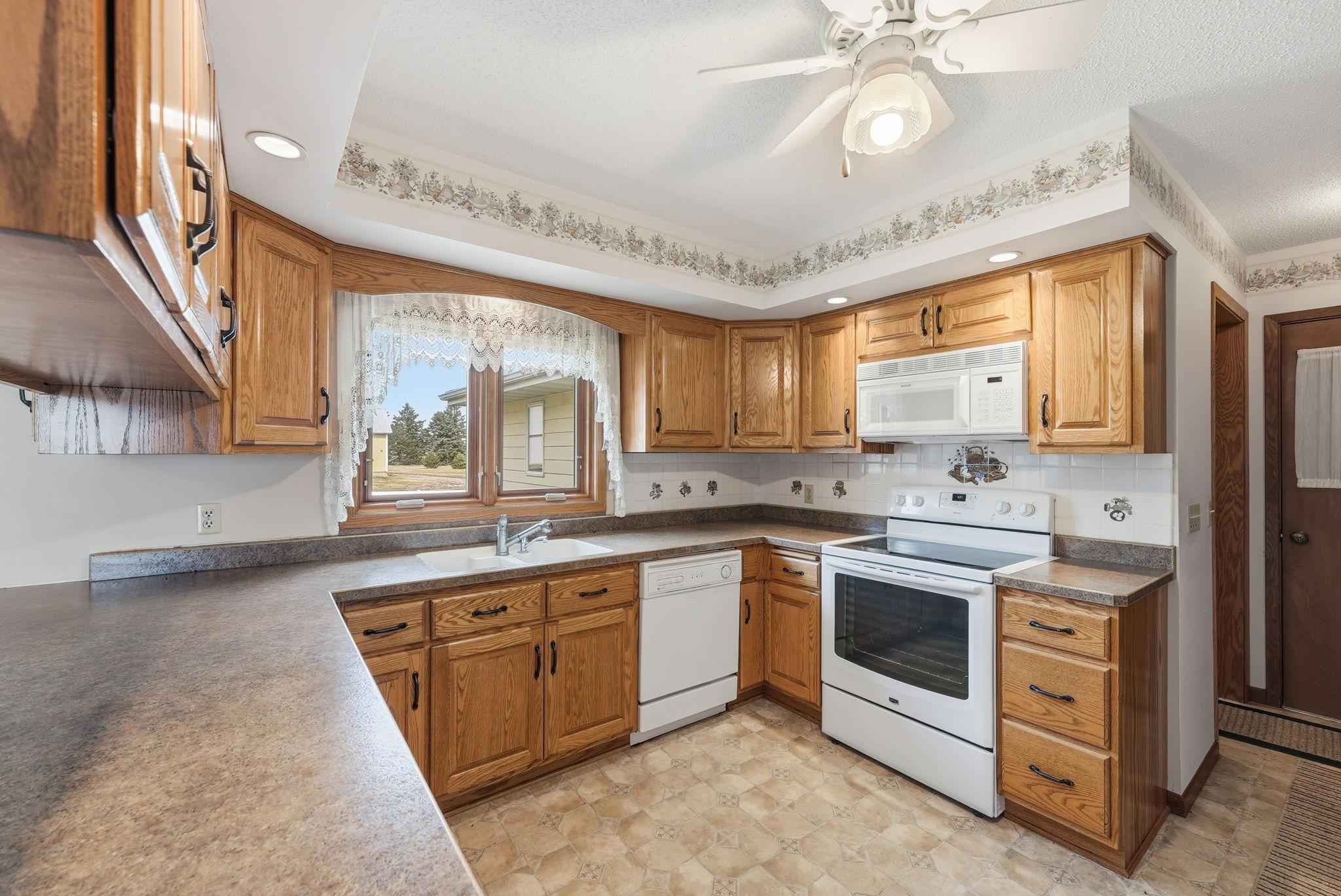515 151st Street Luverne, MN 56156 - Photo 7 of 46