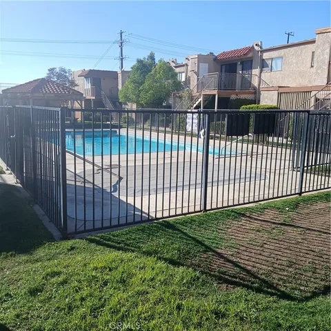 $215,000 | 2433 West Acacia Avenue, Hemet, CA 92545