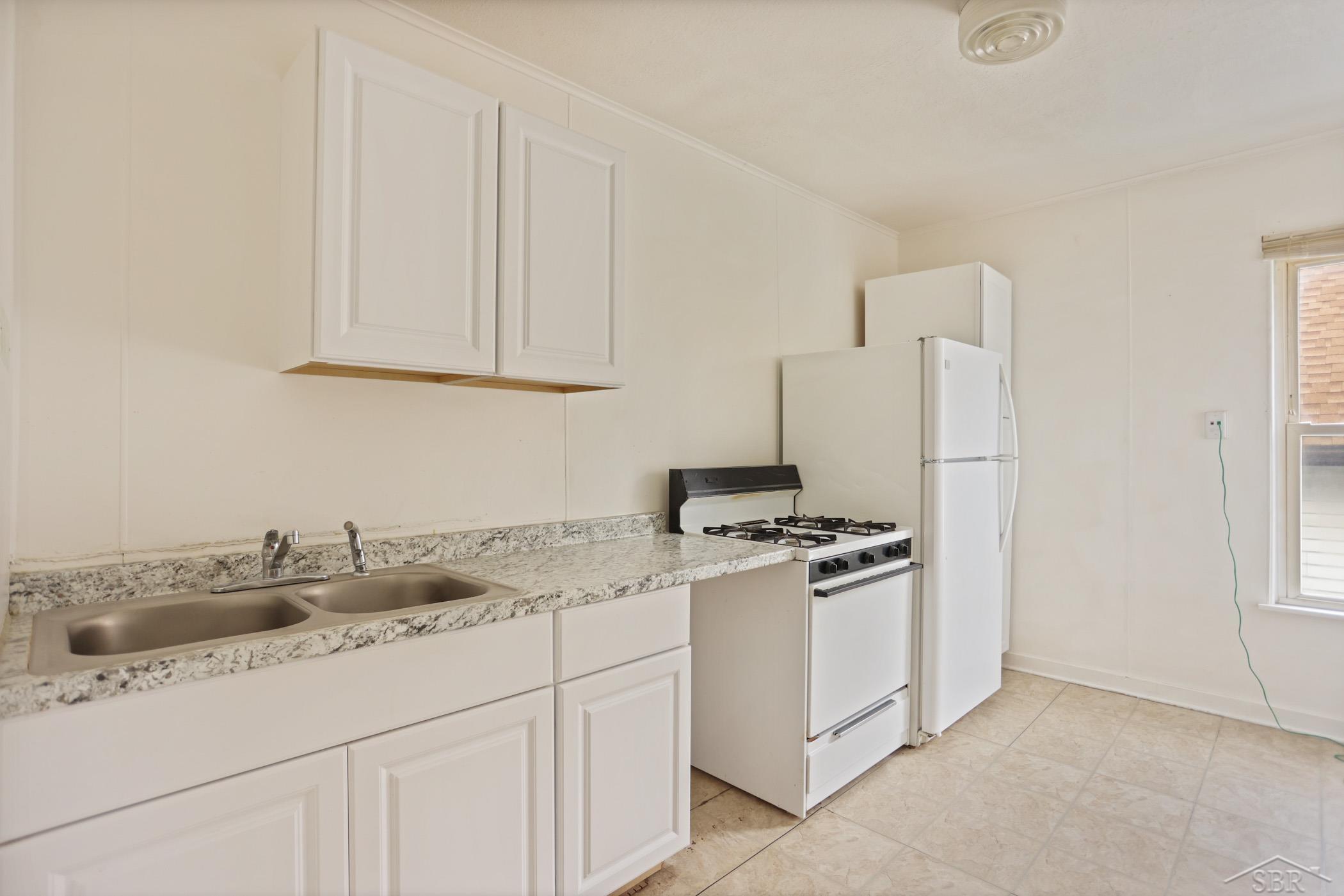 123 Woodside Lane, Unit UPPR Bay City, MI 48708 - Photo 2 of 11