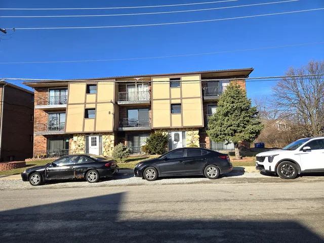 $164,900 | 6914 West Crandall Avenue, Unit 2M, Worth, IL 60482
