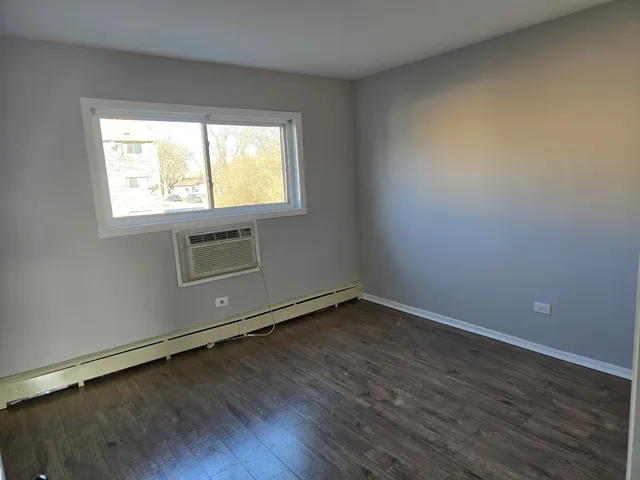 $164,900 | 6914 West Crandall Avenue, Unit 2M, Worth, IL 60482