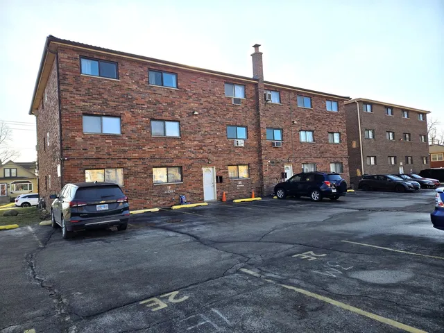 $164,900 | 6914 West Crandall Avenue, Unit 2M, Worth, IL 60482