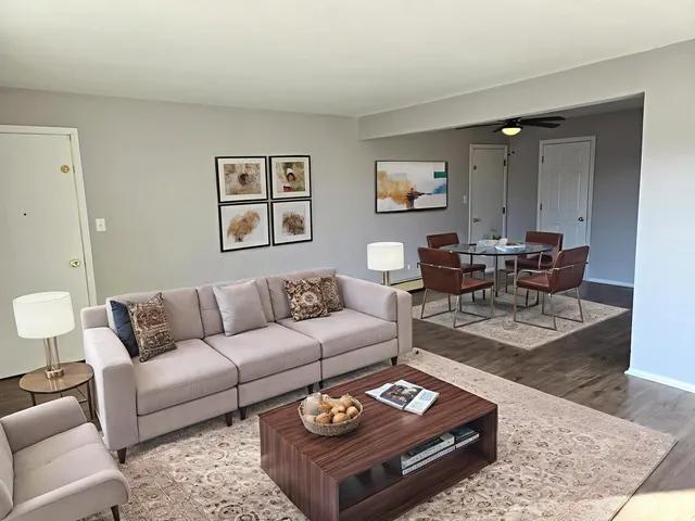 $164,900 | 6914 West Crandall Avenue, Unit 2M, Worth, IL 60482