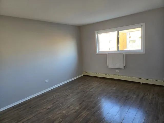 $164,900 | 6914 West Crandall Avenue, Unit 2M, Worth, IL 60482