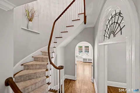 $2,099,000 | 5 Farnham Court, Westport, CT 06880