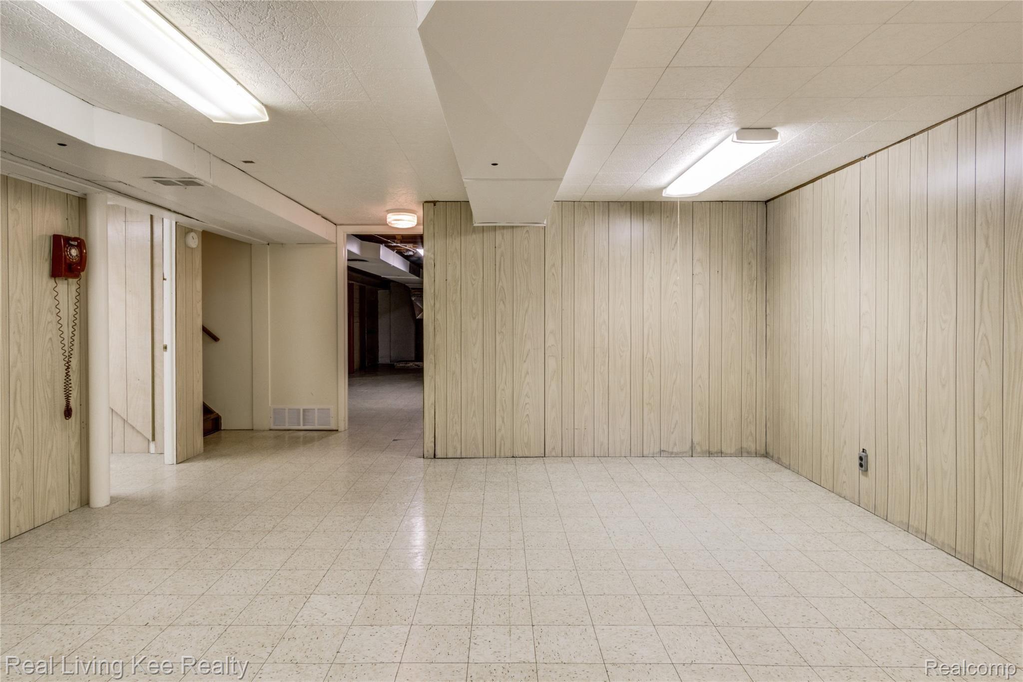 2361 Oklahoma Avenue Rochester, MI 48309 - Photo 35 of 45 Interiors 23.jpg