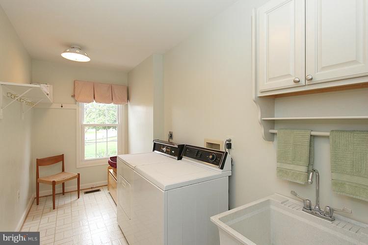 Large Laundry/Mud Room