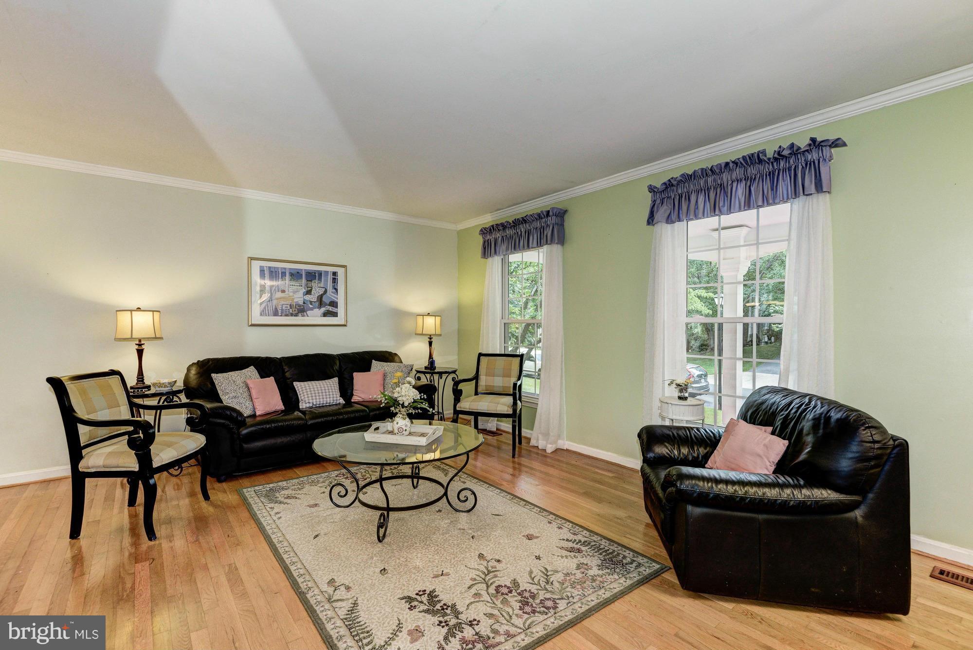 15058 Joshua Tree Road North Potomac, MD 20878 - Photo 4 of 30 Living Room