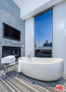 $6,500,000 | 9274 Sierra Mar Drive, Los Angeles, CA 90069