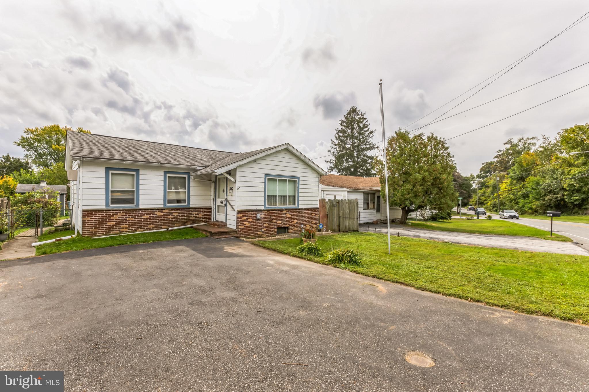 423 Dutton Mill Road Brookhaven, PA 19015 - Photo 3 of 28 Gallery Image 3