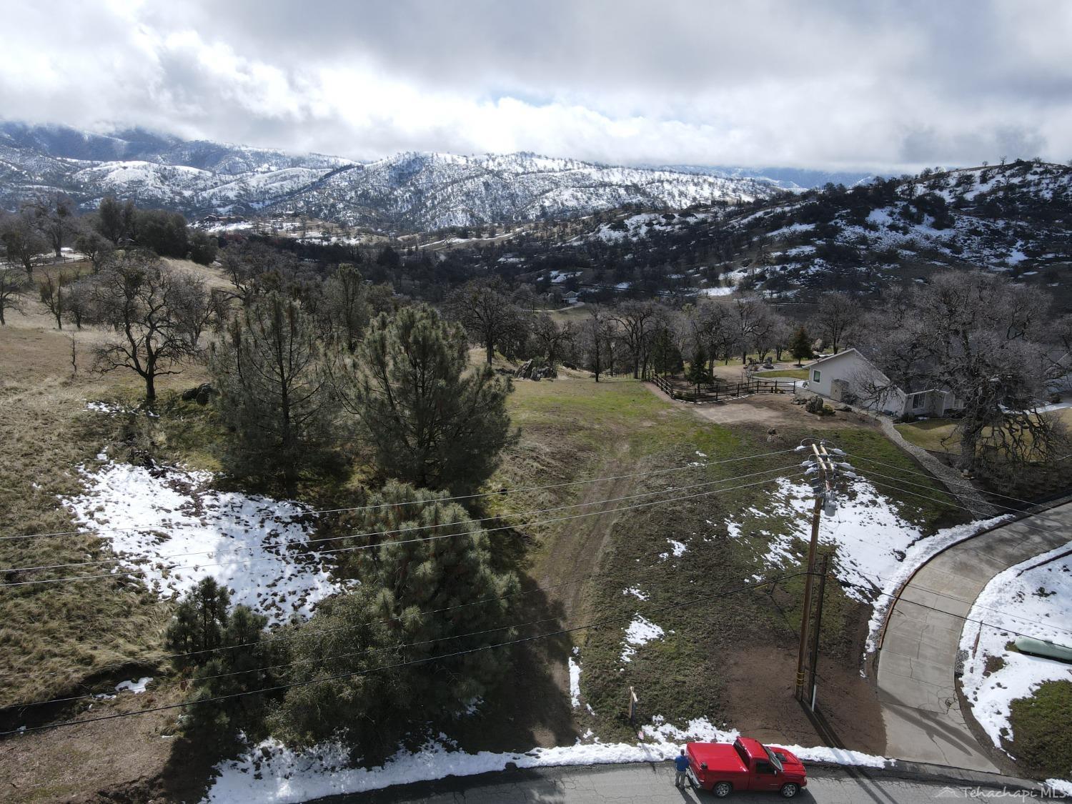 Jacks Hill Road Tehachapi, CA 93561 - Photo 7 of 12 a view of a street with a yard