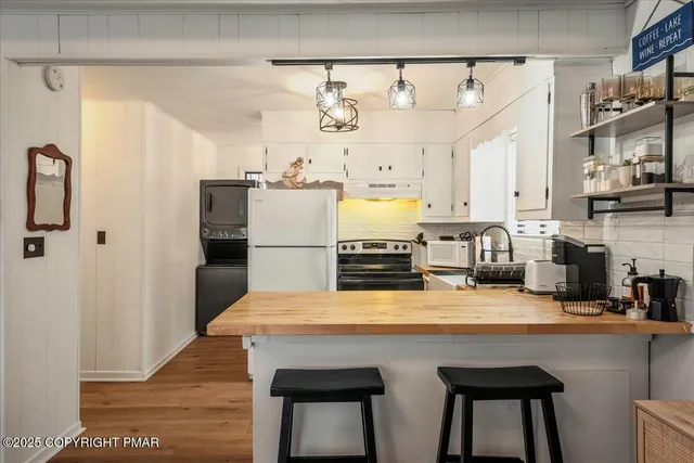 $299,000 | 62 Locust Lane, Gouldsboro, PA 18424