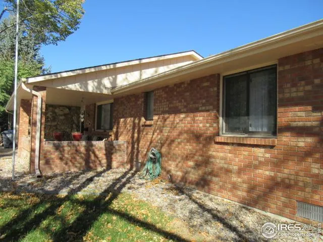 a view of a house with backyard of the house