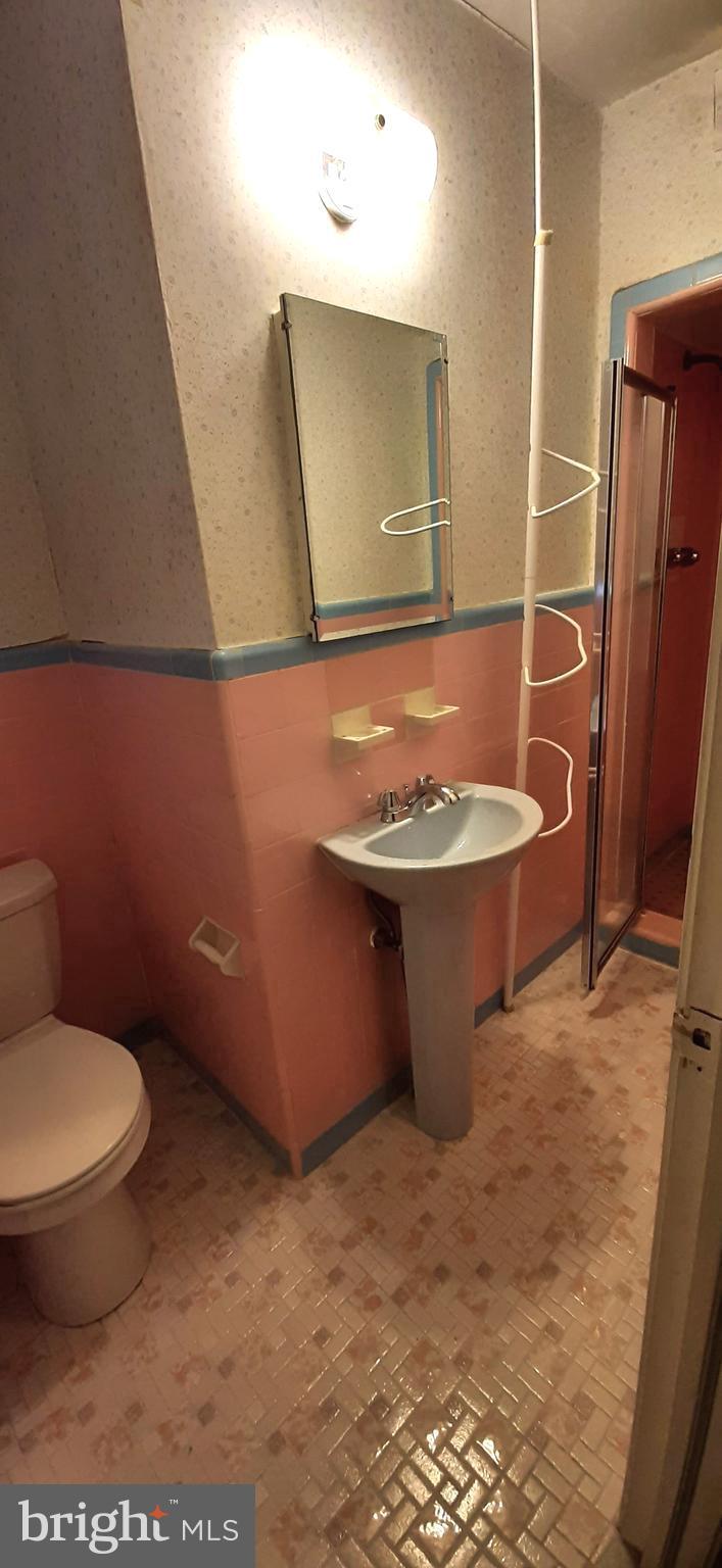 902 Disston Street Philadelphia, PA 19111 - Photo 9 of 14