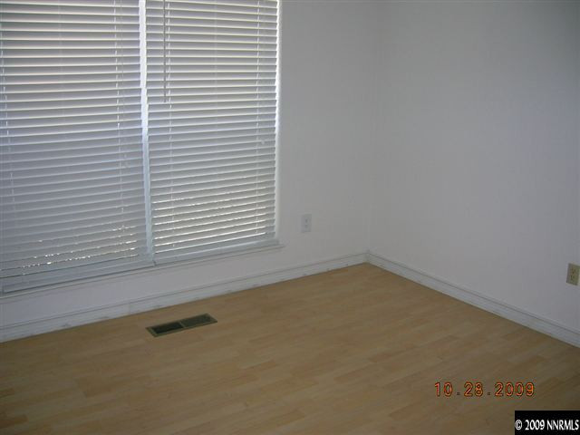 949 Edgecliff Drive Reno, NV 89523 - Photo 7 of 9 Photo 7