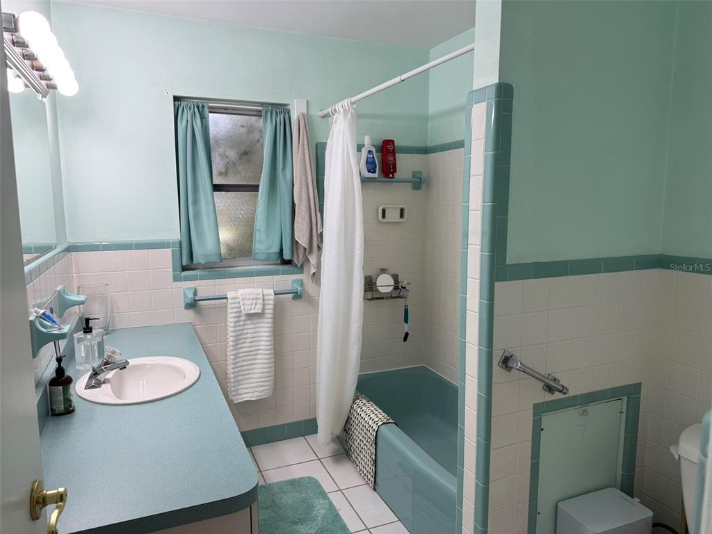 4951 Sawyer Road Sarasota, FL 34233 - Photo 18 of 32 Gallery Image 18