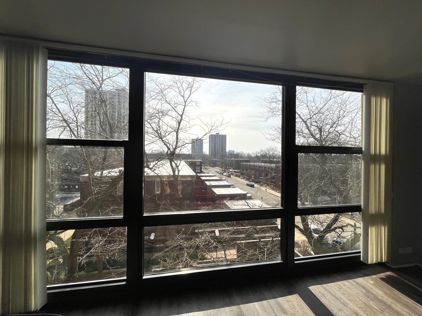 2605 South Indiana Avenue, Unit 301 Chicago, IL 60616 - Photo 4 of 23 a view of city from a window