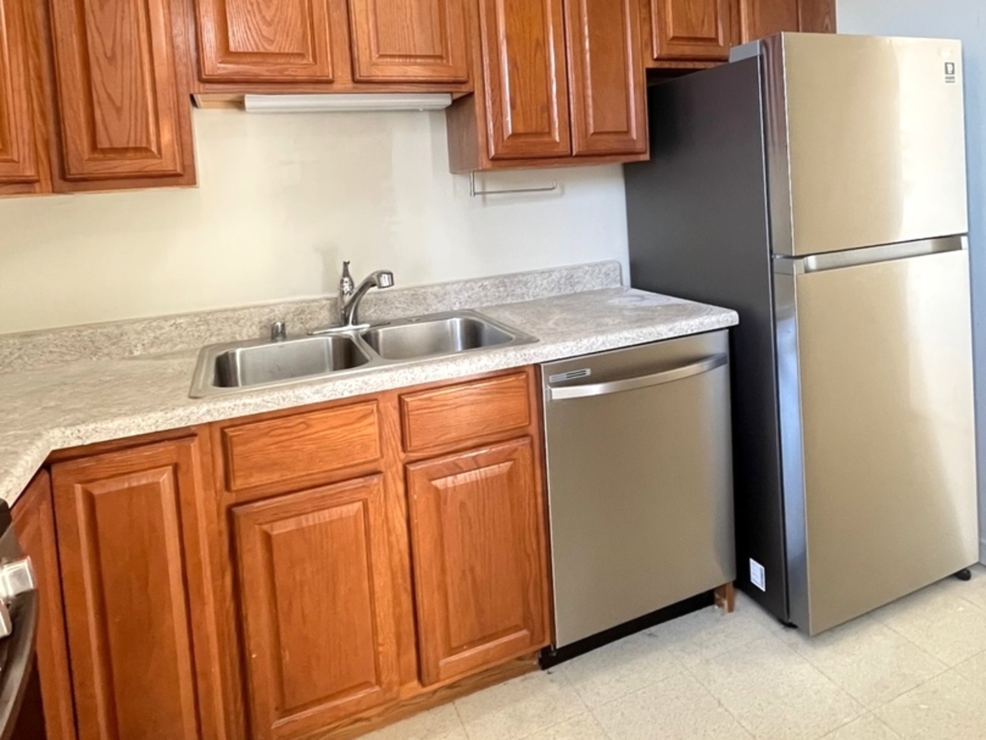 2605 South Indiana Avenue, Unit 301 Chicago, IL 60616 - Photo 5 of 23 a kitchen with stainless steel appliances granite countertop a refrigerator and a sink