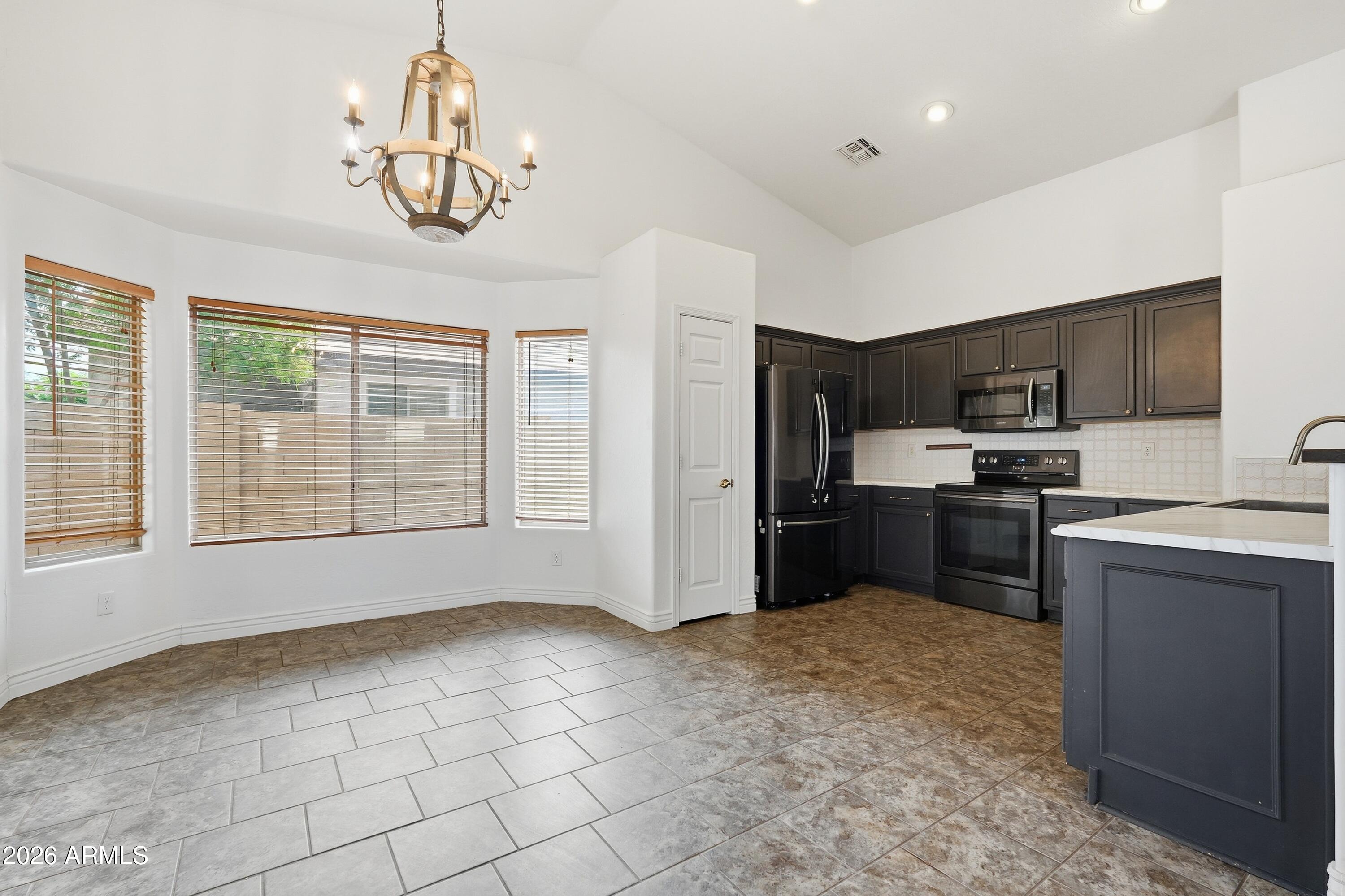 3242 East Bonanza Road Gilbert, AZ 85297 - Photo 7 of 36 010_ListerPros