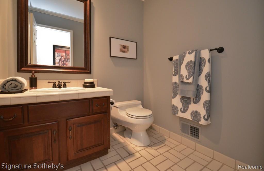 133 Chalmers Drive Rochester Hills, MI 48309 - Photo 17 of 35