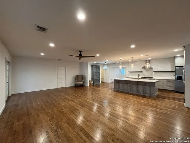 $3,150 | 127 Larchmont Drive, San Antonio, TX 78209