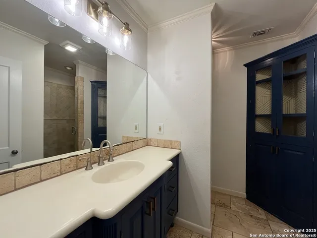 $3,150 | 127 Larchmont Drive, San Antonio, TX 78209