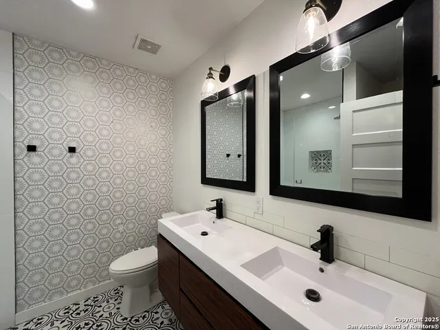 $3,150 | 127 Larchmont Drive, San Antonio, TX 78209