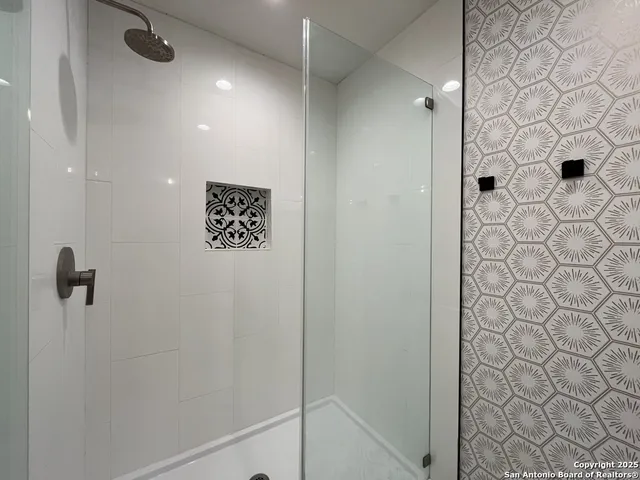 $3,150 | 127 Larchmont Drive, San Antonio, TX 78209