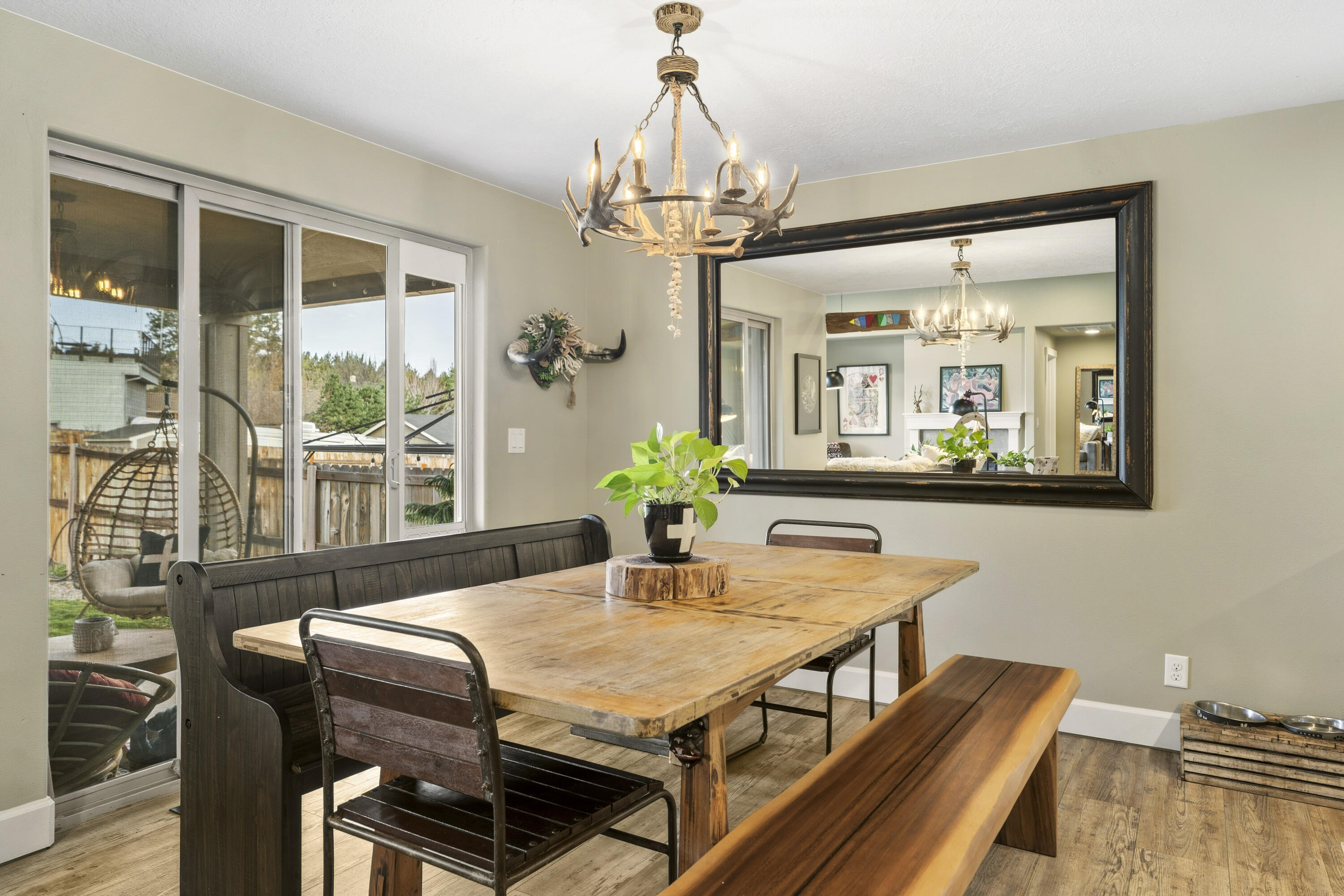 2845 Southwest 31st Street Redmond, OR 97756 - Photo 14 of 33 19-Dining Room