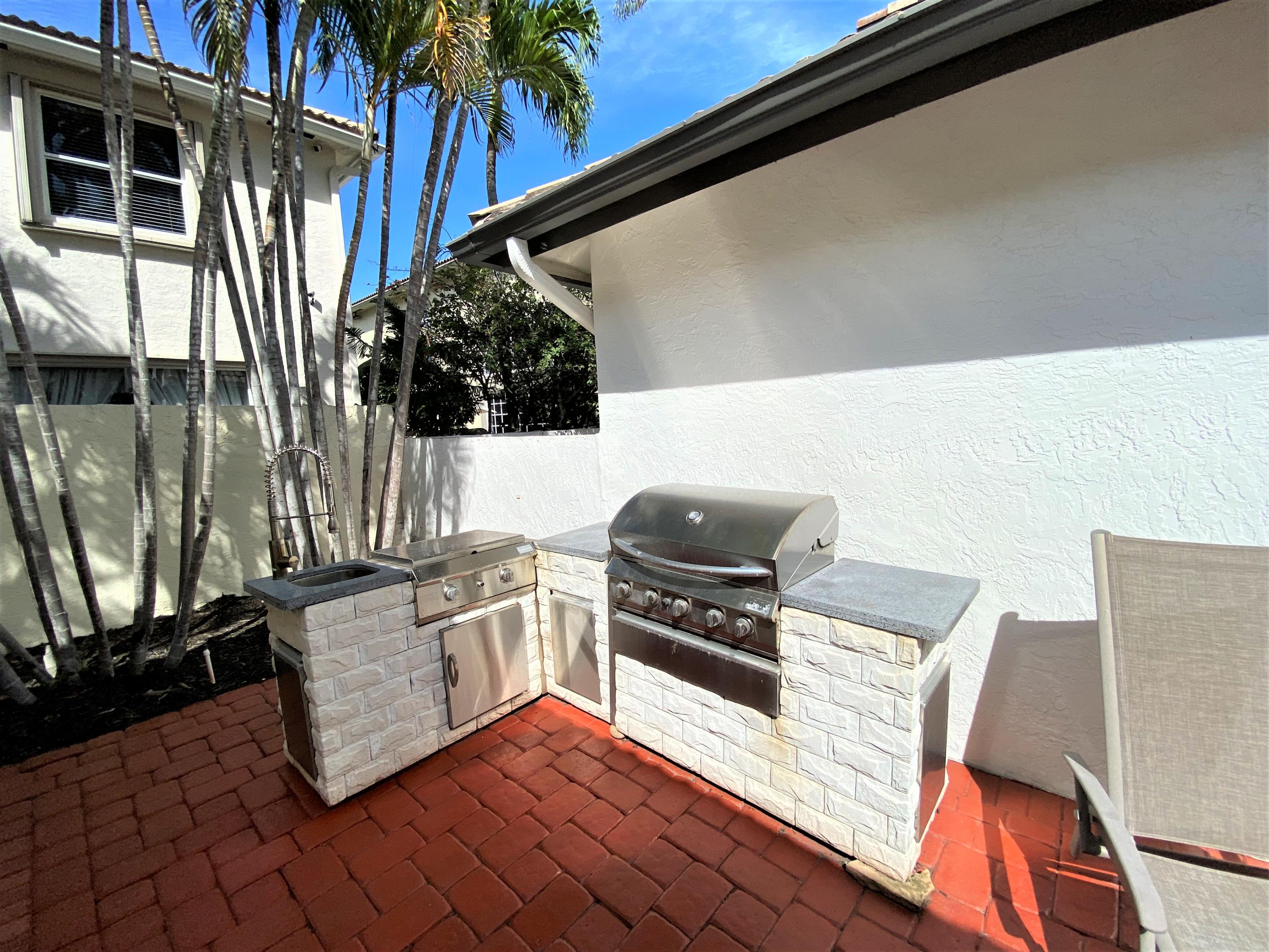 3555 Commodore Circle Delray Beach, FL 33483 - Photo 8 of 34 SUMMER KITCHEN