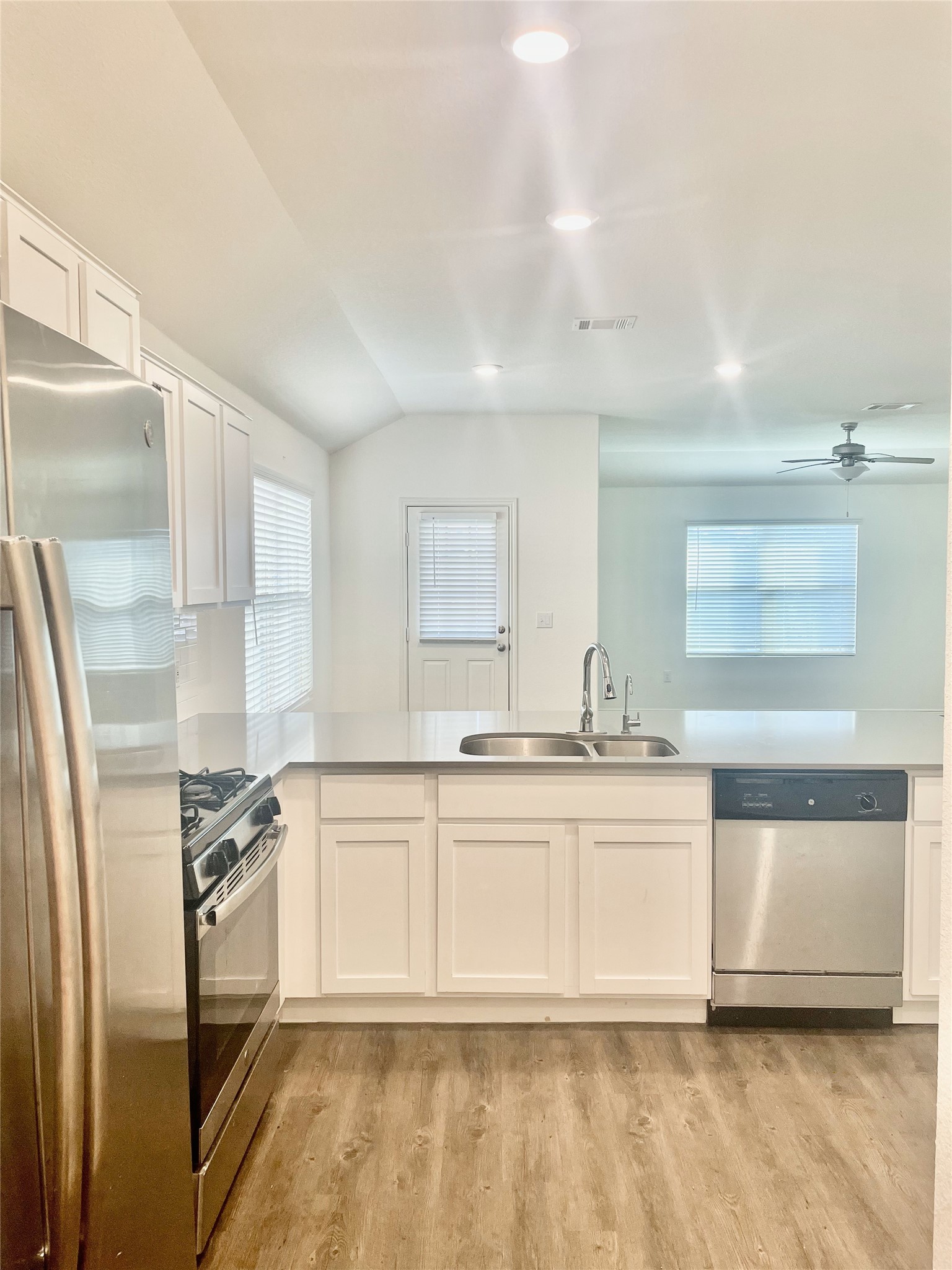 5716 Southerner Way Austin, TX 78747 - Photo 10 of 33