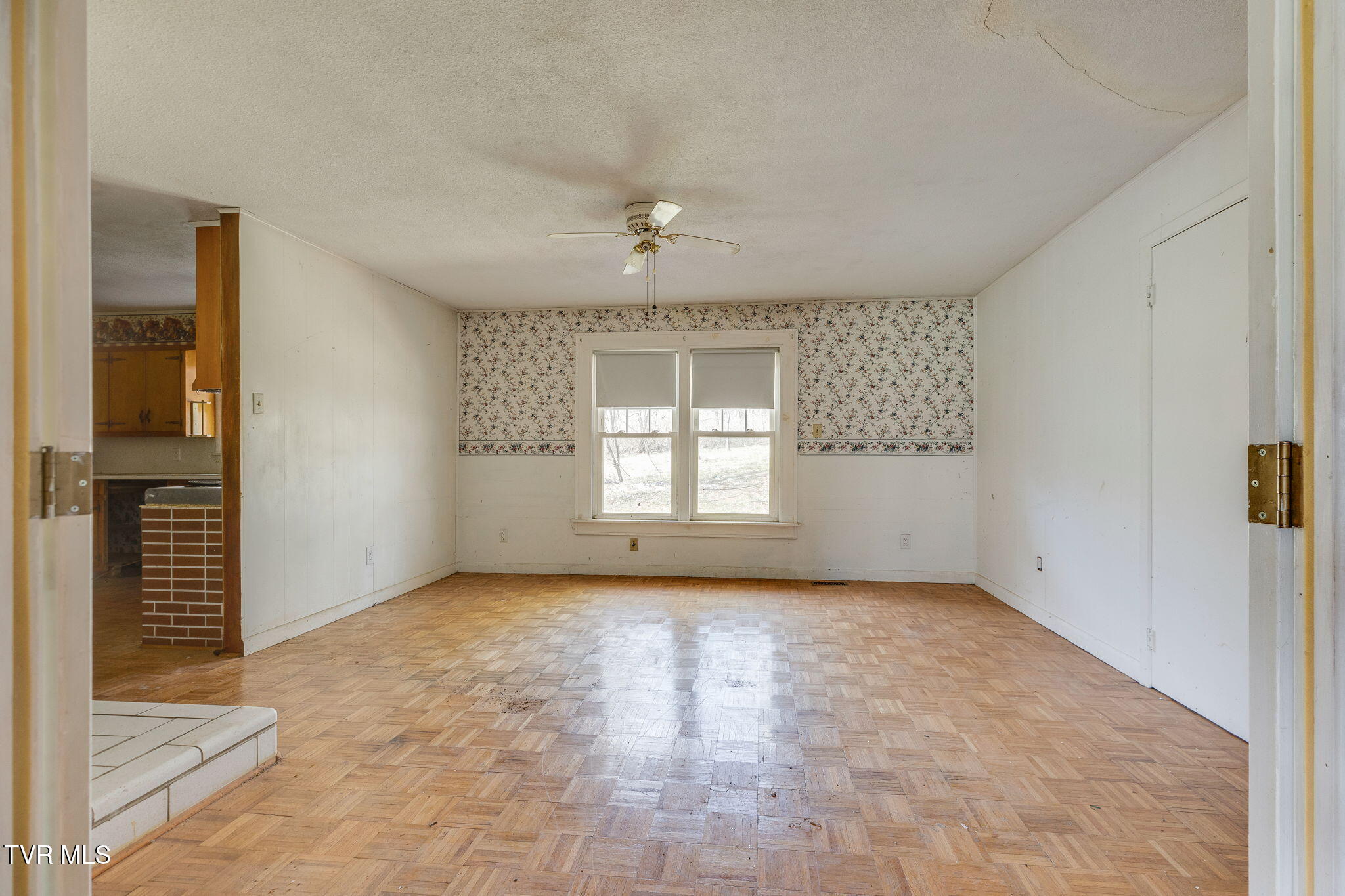 36181 Plum Creek Road Glade Spring, VA 24340 - Photo 8 of 31 007