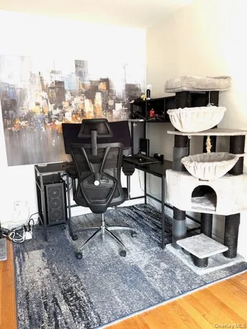 $305,000 | 1 Terrace Circle, Unit 3H, Great Neck, NY 11021