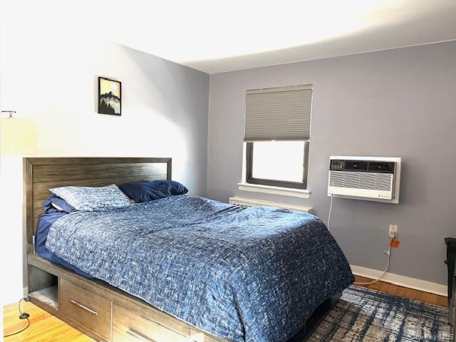 1 Terrace Circle, Unit 3H Great Neck, NY 11021 - Photo 6 of 11 a bedroom with bed and window