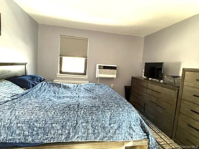 $305,000 | 1 Terrace Circle, Unit 3H, Great Neck, NY 11021